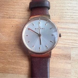 Skagen Denmark ladies rose gold tone brown leather dress watch NEW BATTERY